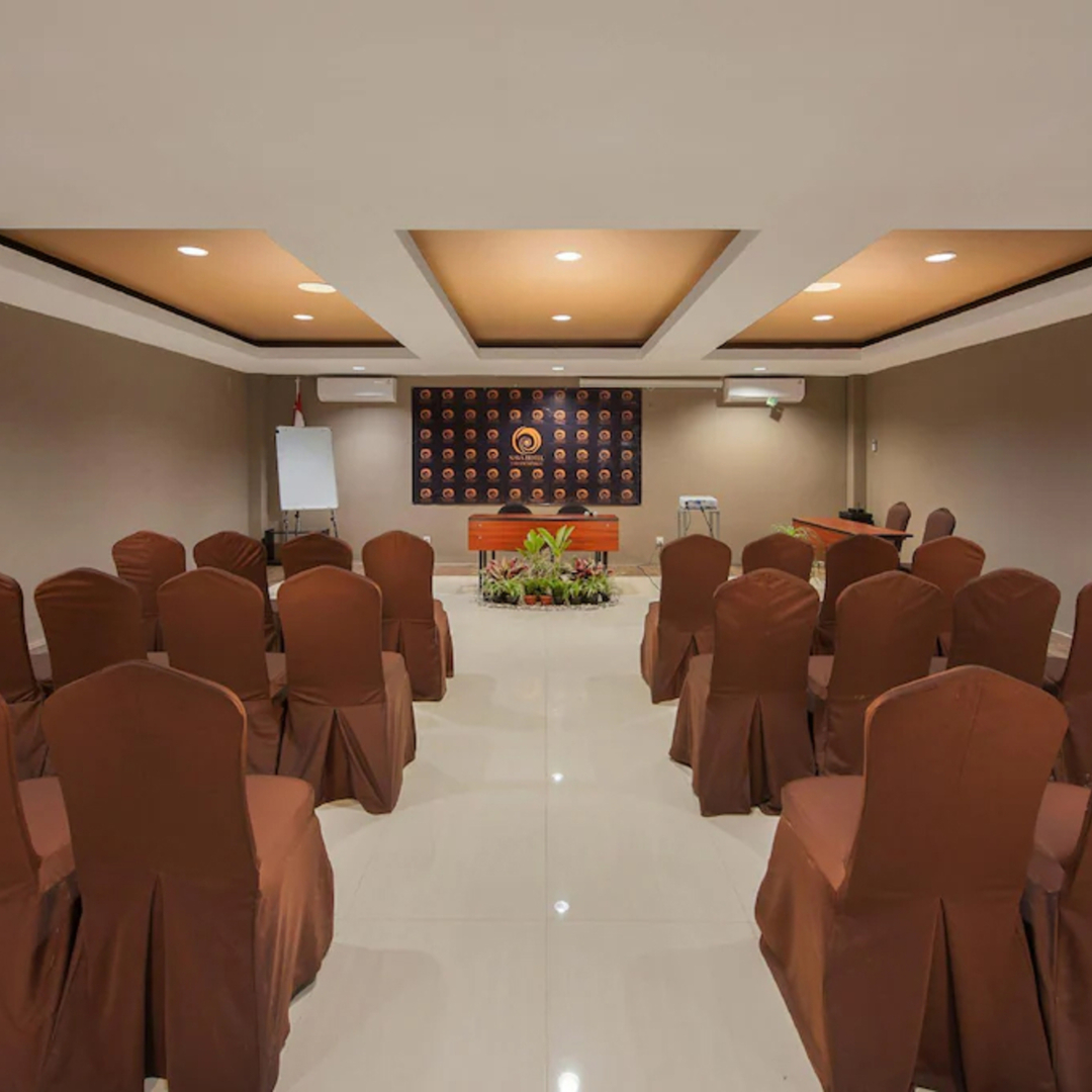 BALL ROOM AND MEETING ROOMS