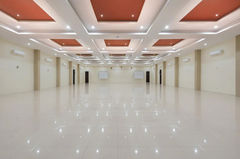 BALL ROOM AND MEETING ROOMS