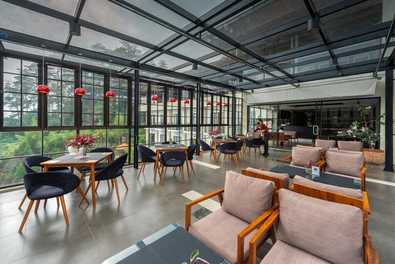 NAVA'S RESTAURANT AND POOL BAR