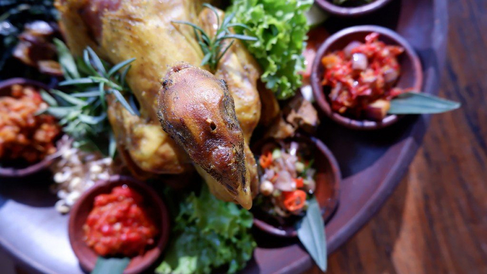 NAVA'S RESTAURANT AND POOL BAR