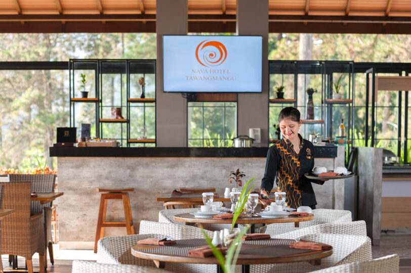 NAVA'S RESTAURANT AND POOL BAR