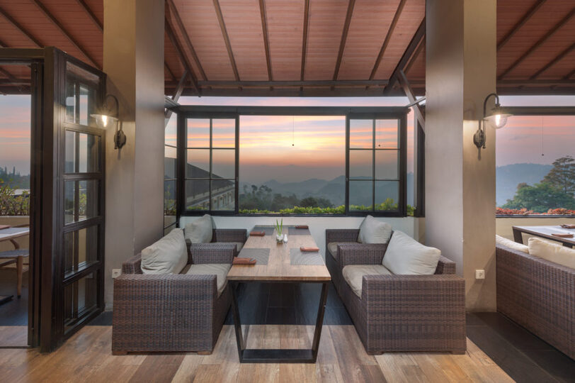 NAVA'S RESTAURANT AND POOL BAR