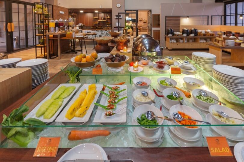 NAVA'S RESTAURANT AND POOL BAR