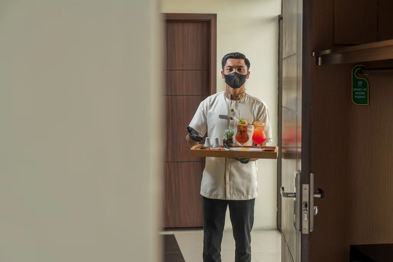 NAVA'S RESTAURANT AND POOL BAR